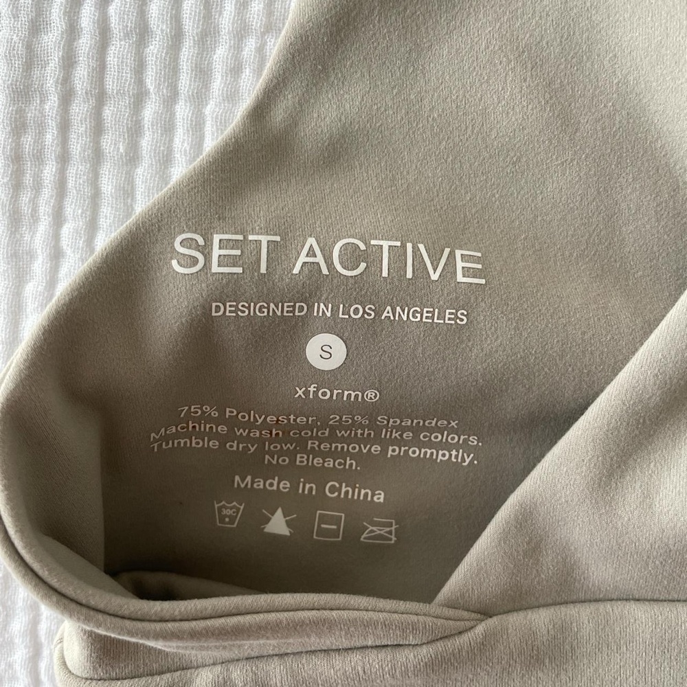 Set Active Racerback Sports Bra - Picture 4 of 4